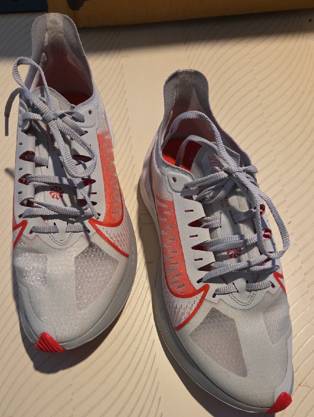 Nike Zoom Gravity Light Gray and Red/Coral Running Sneakers Sz8